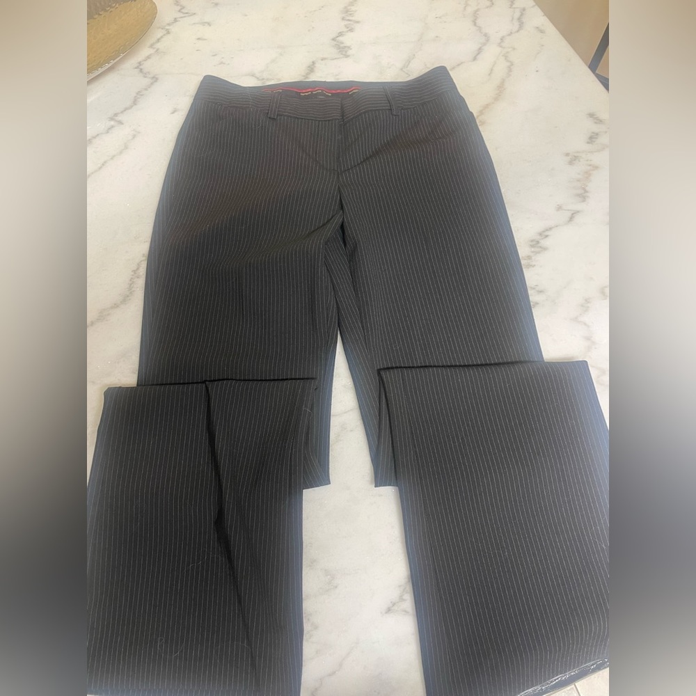 Editor express black white pin stripped mid rise wide leg 2R pants worn once EUC